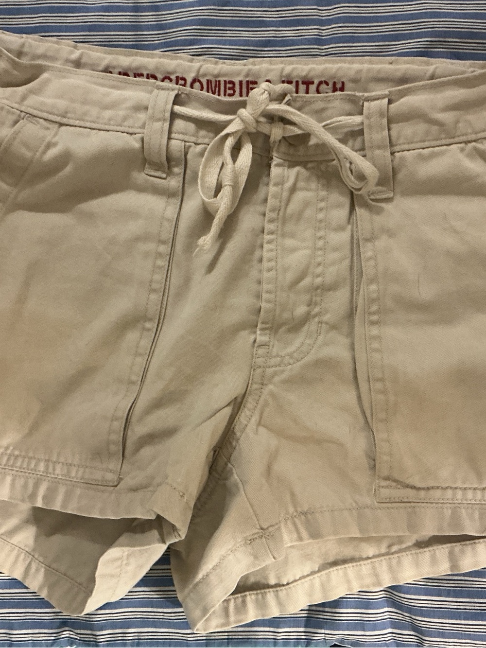 Abercrombie & Fitch Shorts vintage 90’s style cargo shorts tan